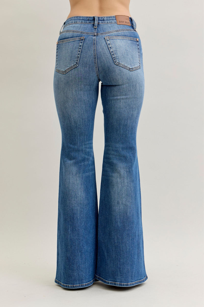 Judy Blue Flare Magic Jeans